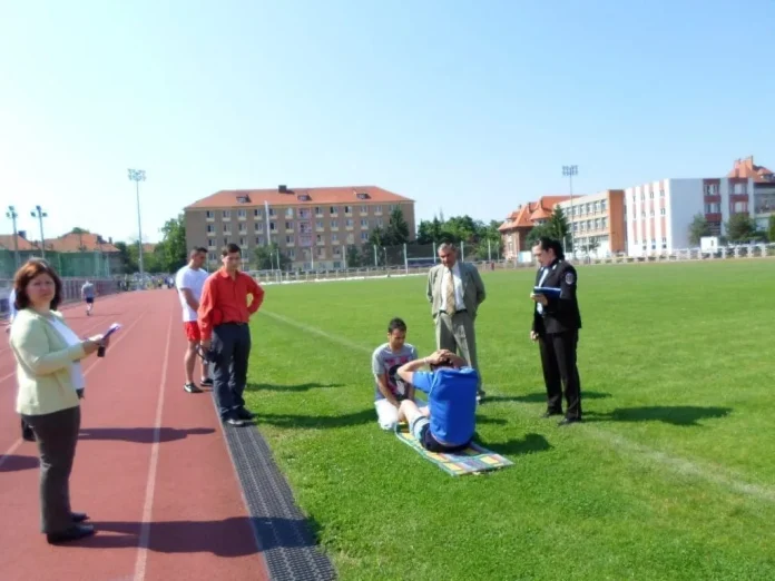 Aproape jumătate din pretendenţii la un post de poliţist local nu au trecut proba sportivă FOTO