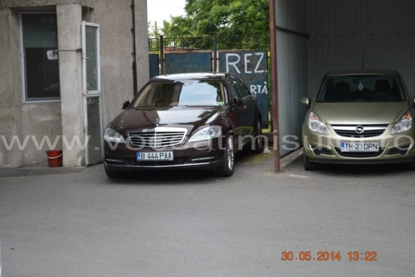 Deputatul Alin Popoviciu şi-a „tras” loc de parcare, ascuns de ochii lumii. Vezi unde îşi parchează limuzina! FOTO EXCLUSIV