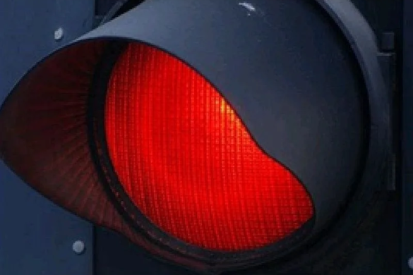 Femeie de 58 de ani, accidentată după ce a trecut PE ROŞU! Vezi ce recomandă oamenii legii