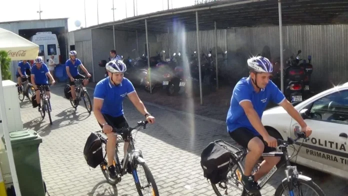 Polițiștii pe biciclete patrulează astăzi în cartierele Mehala și Aradului