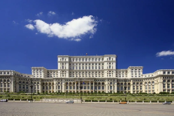 Aduceţi Muzeul Literaturii Române în Palatul Parlamentului!