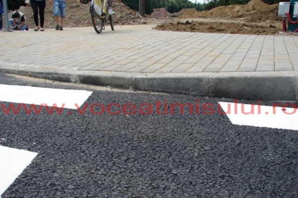 Proiect nou, metehne vechi! Noua configuraţie a Pieţei Leonardo da Vinci – o bătaie de joc pentru miile de biciclişti timişoreni FOTO