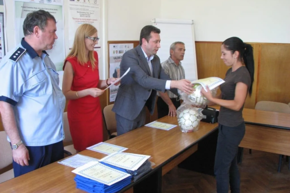 Poliţia şi CJ Timiş au acordat premii elevilor care s-au evidenţiat în cadrul săptămânii antiviolenţă. Ce sfaturi au oamenii legii pentru copii FOTO