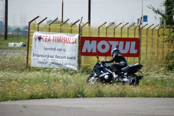 40 de motocicliști s-au ”înghesuit” să învețe meserie de la Ionel Pascotă FOTO
