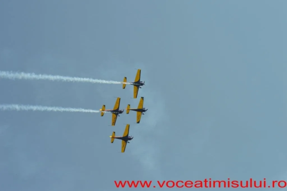 Show aviatic spectaculos la Timișoara! Mii de timișoreni s-au înghesuit, azi-dimineață, la aeroportul Traian Vuia!