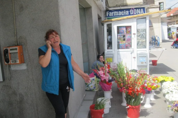 Polițiștii au rupt amenzi de sute de lei pentru persoanele care vindeau flori în piața Bălcescu! Vezi de ce