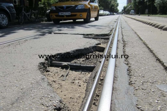 Promisiunile electorale și gropile din ”drumurile noastre”! Da’ cu plomba cum rămâne, dom’ primar? FOTO