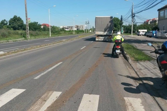 Atenție, șoferi! Polițiștii vă pot amenda pentru noroiul de pe roți. Sancțiuni de până la 2500 de lei