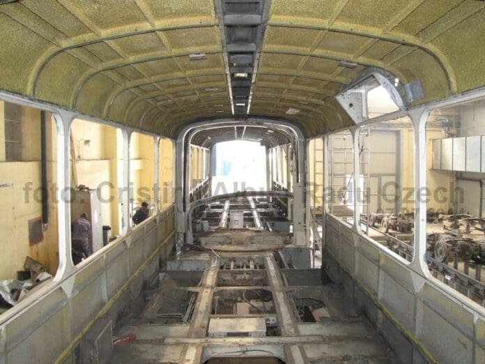 Timișorenii, puși de primar să-și aleagă culorile favorite în tramvaiele care vor fi reabilitate! Tu ce culoare preferi? FOTO reabilitare tramvai timisoara la pascani 3