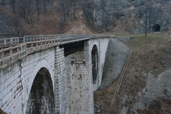 CFR vrea să scape de Semeringul Bănățean! Compania închiriază spectaculoasa linie de cale ferată dintre Oraviţa și Anina