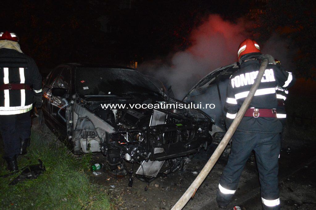 Două BMW uri INCENDIATE02 Două BMW uri INCENDIATE02