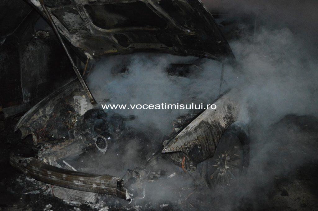 Două BMW uri INCENDIATE03 Două BMW uri INCENDIATE03