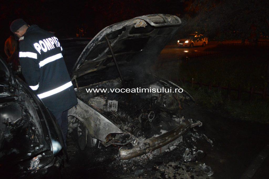 Două BMW uri INCENDIATE09 Două BMW uri INCENDIATE09