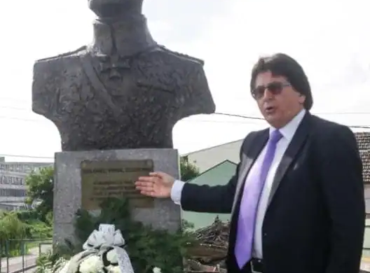 Nicolae Robu a depus o coroană de flori la bustul colonelului Virgil Economu, de Ziua Timișoarei FOTO/VIDEO