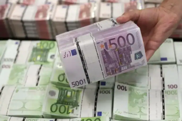 Euro s-a stabilizat la 4,47 lei