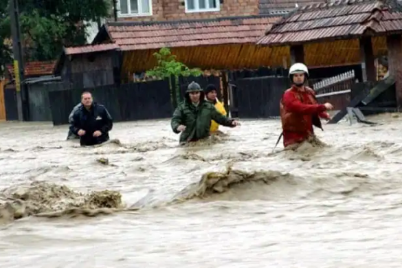 Profi este alături de sinistrații din Vâlcea! Aproape 20.000 de litri de apă plată pentru comuna Vaideeni