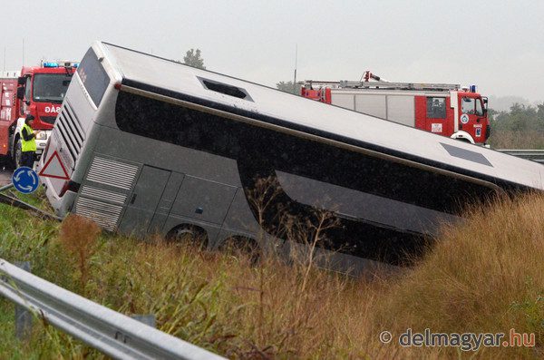 Autocar cu 28 de români RĂSTURNAT în Ungaria. 3 Autocar cu 28 de români RĂSTURNAT în Ungaria. 3