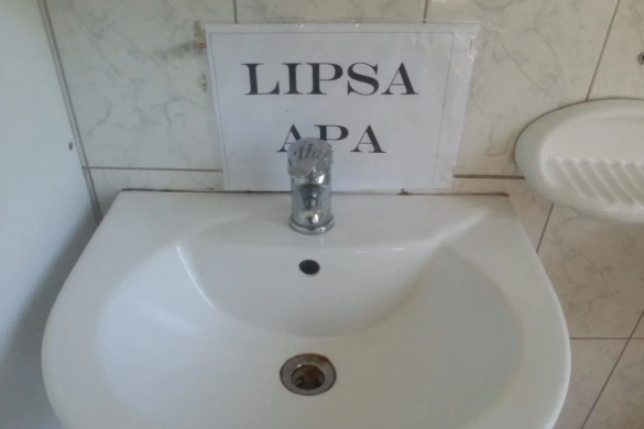 Atenție PĂRINȚI! Parcul copiilor din Timișoara a SECAT! ”LIPSĂ APĂ” este mesajul de la toalete FOTO