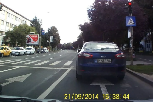 Se întâmplă la Timișoara! Poliția are ”AAC” de cojocul celor care nu știu la ce folosește culoarea ROȘIE a semaforului? VIDEO