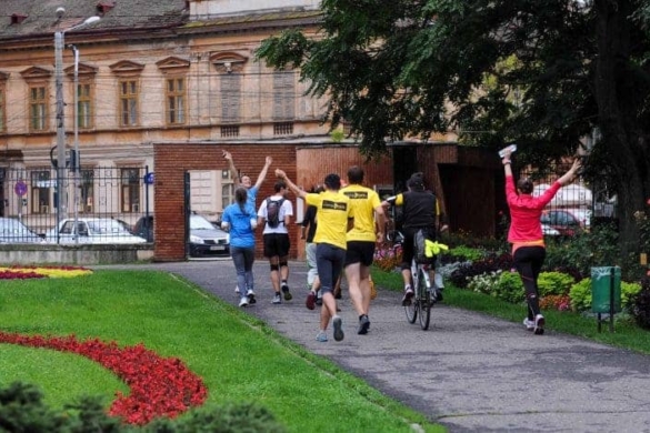 A III-a ”alergare pentru o cauză” a pornit de la Timișoara. Câți elevi vor beneficia de burse FOTO
