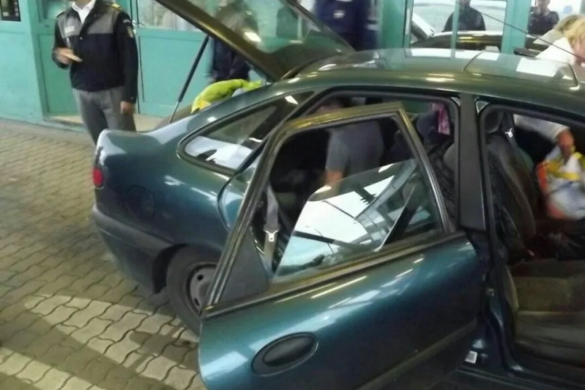 Un italian și-a ascuns sora sub pătură, pe bancheta mașinii, pentru a trece granița. Ce i-au făcut polițiștii de frontieră de la Cenad