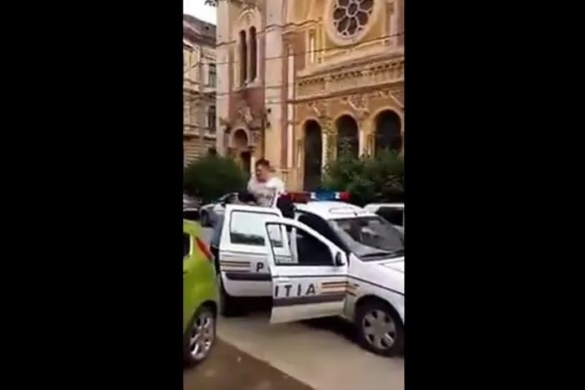 Șofer recalcitrant ”potolit” de polițiștii de la Rutieră, în plină stradă, la Timișoara! De ce a fost urmărit ? VIDEO