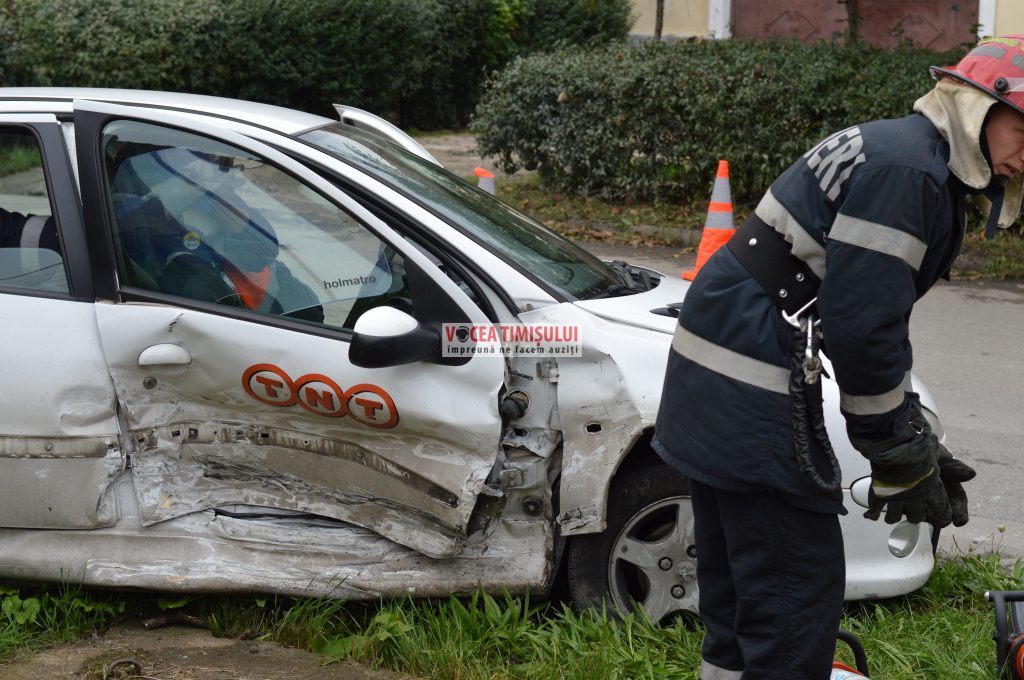 ACCIDENT cu victimă ÎNCARCERATĂ la Timișoara.056 ACCIDENT cu victimă ÎNCARCERATĂ la Timișoara.056