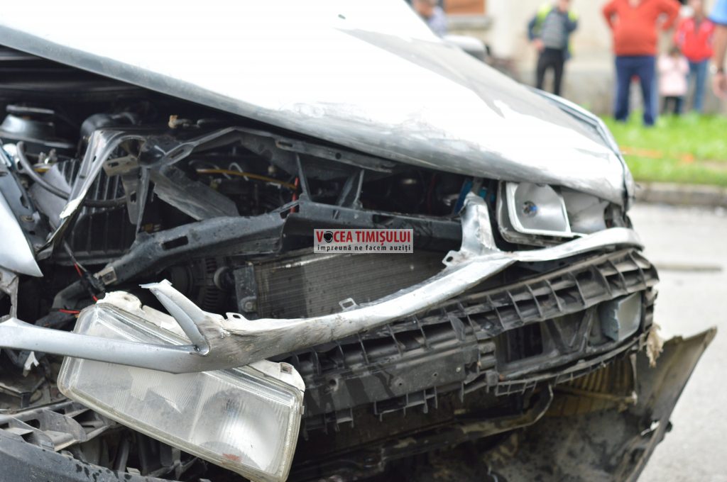ACCIDENT cu victimă ÎNCARCERATĂ la Timișoara.102 ACCIDENT cu victimă ÎNCARCERATĂ la Timișoara.102