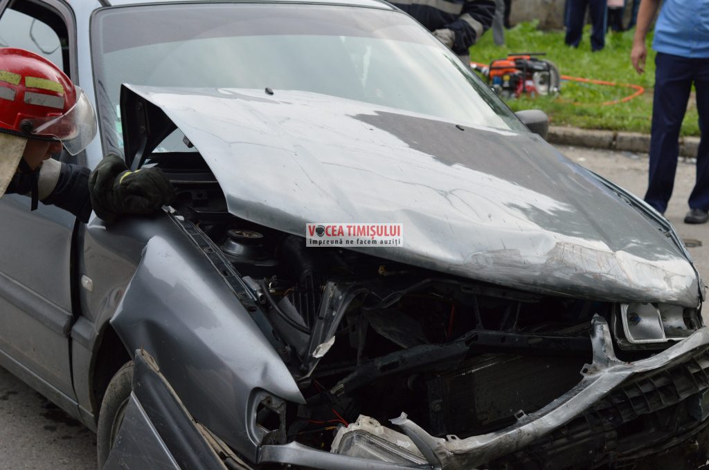 ACCIDENT cu victimă ÎNCARCERATĂ la Timișoara.107 ACCIDENT cu victimă ÎNCARCERATĂ la Timișoara.107