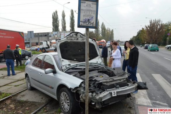 ACCIDENT violent pe Calea Stan Vidrighin. O mașină a fost ARUNCATĂ pe linia de tramvai, iar traficul e OPRIT! FOTO/VIDEO