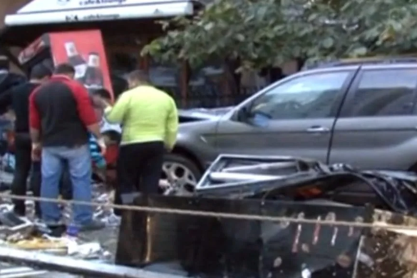 O poliţistă BEATĂ CRIȚĂ a provocat un ACCIDENT oribil, apoi a fugit de la locul faptei. Vezi urmările