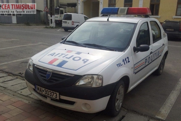 L-au ”vizitat”, l-au tâlhărit și-au fugit! Cum au prins polițiștii două tinere care au atacat un bărbat, la Bobda