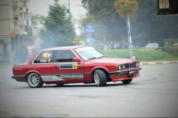 Încă doi tineri cu mașini puternice depistați azi-noapte de Poliția Locală, turând motoarele, la Timișoara