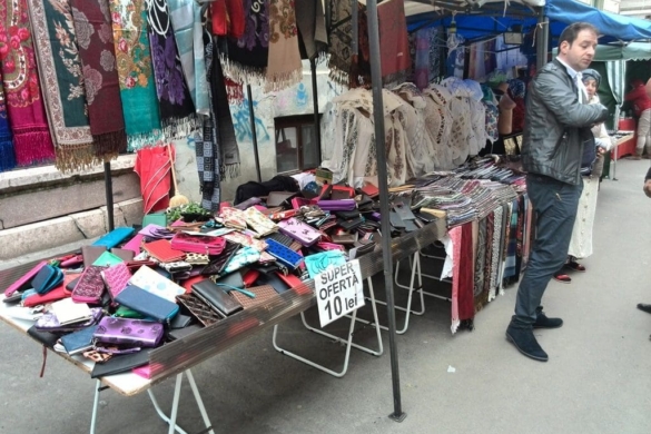 Comercianții de la Târgul de Antichități și Handmade din Timișoara, amendați pentru că vindeau altceva decât erau autorizați