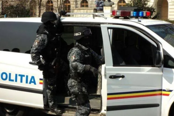 Descinderi ale mascatilor la o retea de camatari. Cum actionau suspectii printre care si un profesor