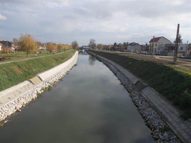 aval UHE Medium aval UHE Medium