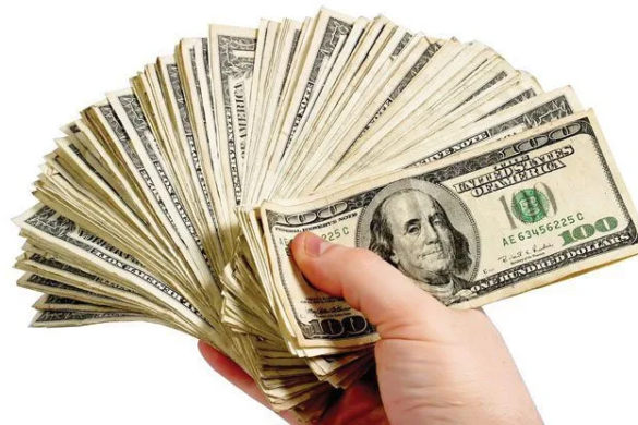 Dolarul se apropie rapid de 3,6 lei