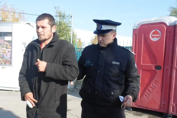 Un ”MORT” s-a plimbat cu tramvaiul din Timișoara. Vezi ce i-au făcut polițiștii locali după ce l-au dat jos