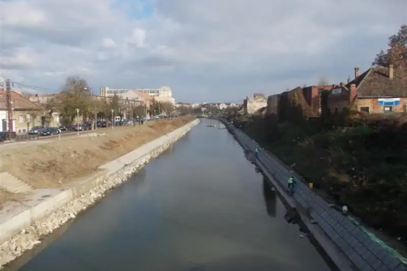 Consolidarea malurilor Begăi decurge perfect. Lucrarea a fost realizată în proporție de 60% FOTO