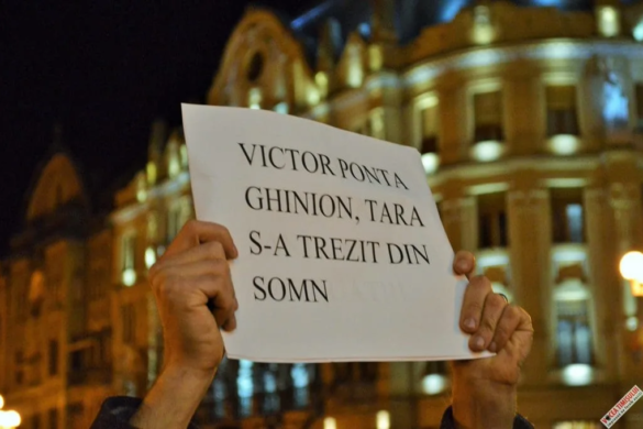 ”Klaus, Klaus, scapă-ne de Mickey Mouse” și ”Afară, afară, cu PSD din țară” – scandările preferate de timișoreni, duminică noaptea FOTO/VIDEO