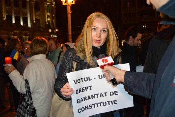 ”Libertate!” și ”Ponta comunistu’”, strigătul care s-a auzit marți seara în Piața Victoriei din Timișoara VIDEO