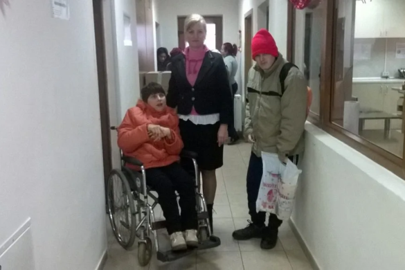 Femeile din PNL Timișoara au împărțit, ieri, daruri de Crăciun FOTO