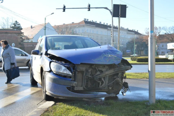 ACCIDENT spectaculos la ”Punctele Cardinale”. De ce au fost sancționați ambii șoferi FOTO