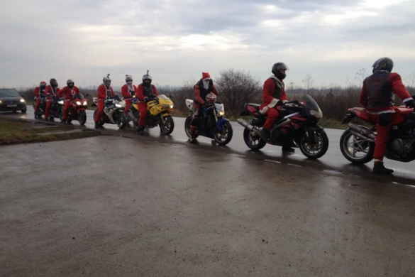 Moș Crăciun a venit pe motocicletă, în județul Timiș. Freedom Crew a împărțit zeci de cadouri FOTO
