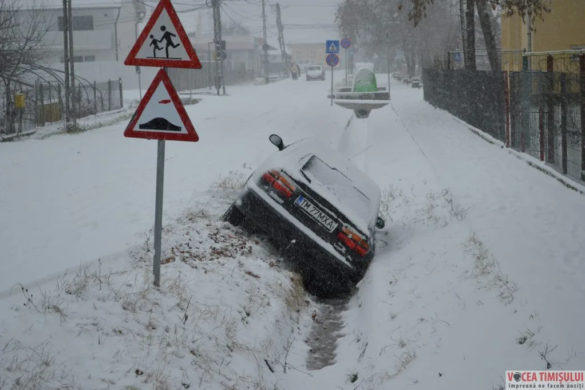 Zăpada – inamicul numărul unu pentru șoferii din Timișoara. De ce a ajuns unul dintre ei în șanț FOTO/VIDEO