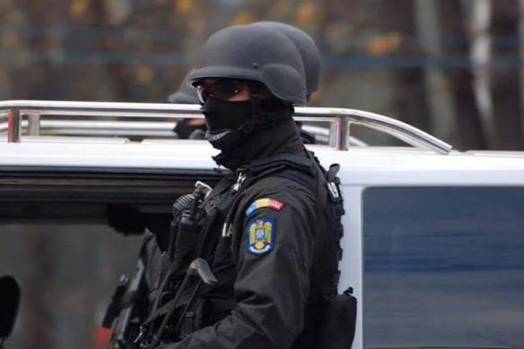 PERCHEZIȚII! Polițiștii au descins la contrabandiștii cu țigări din județul Timiș