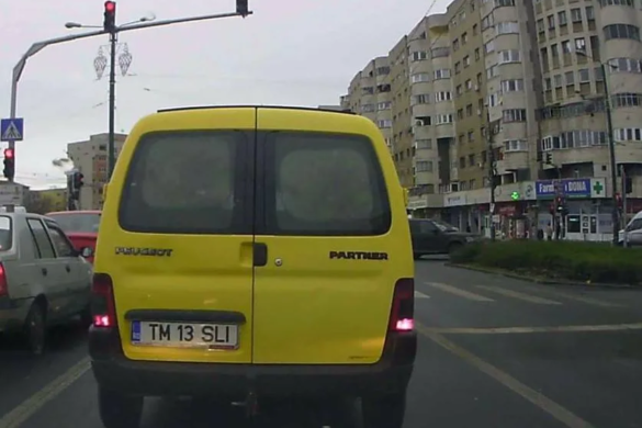 Nesimțiții din trafic încalcă legea nestingheriți! Șeful de la ”Rutieră” vrea ”înregistrări” chiar dacă nu are ce face cu ele VIDEO