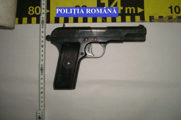 A tras cu PISTOLUL pe terasa unui bar din Sinersig. Ce ”surpriză” i-a pregătit poliția ”pistolarului” ilegal