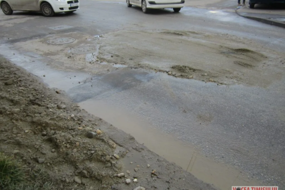 Aquatim și-a bătut joc de șoferi prin remedierea străzii Tigrului, după ce aseară s-a surpat asfaltul FOTO