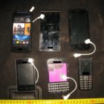 Au-FURAT-telefoane-mobile-după-ce-au-spart-geamul-unui-magazin1